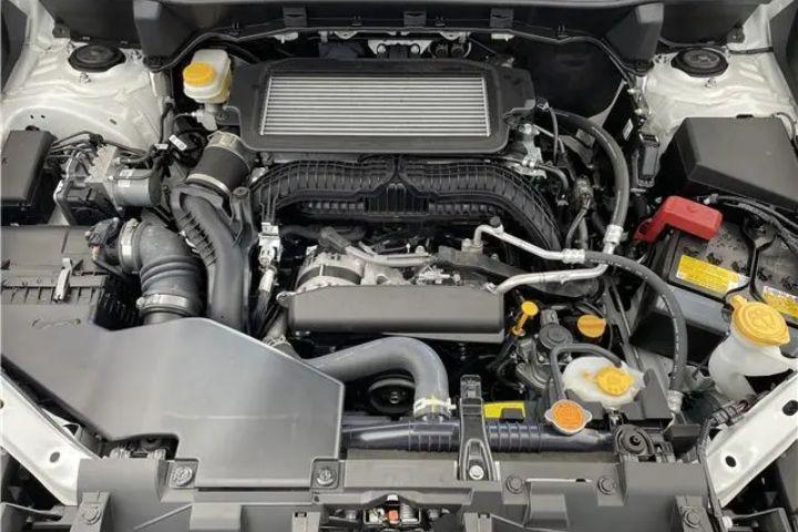 フォレスターのエンジン部分