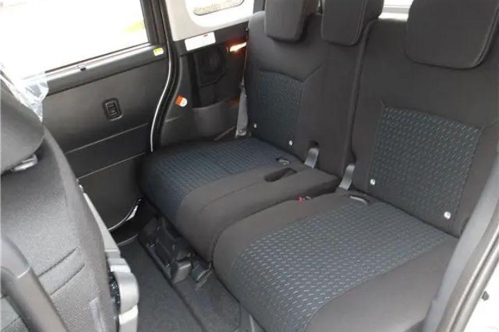 ルーミーの室内