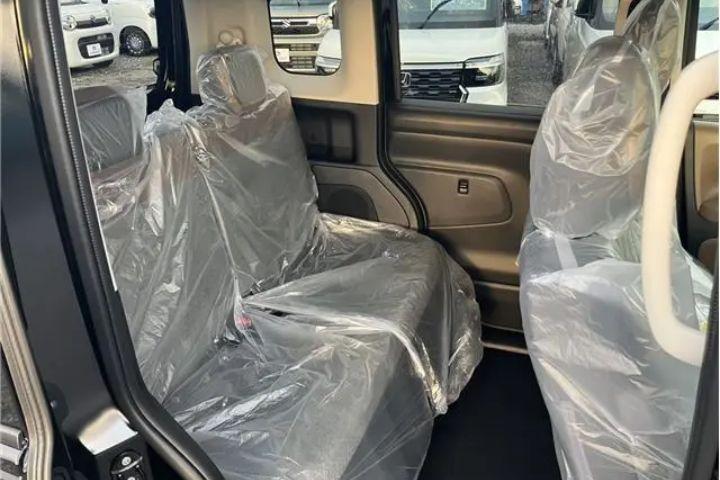 ルークスの後部座席