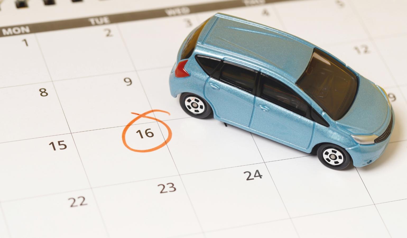 車とカレンダーのイメージ