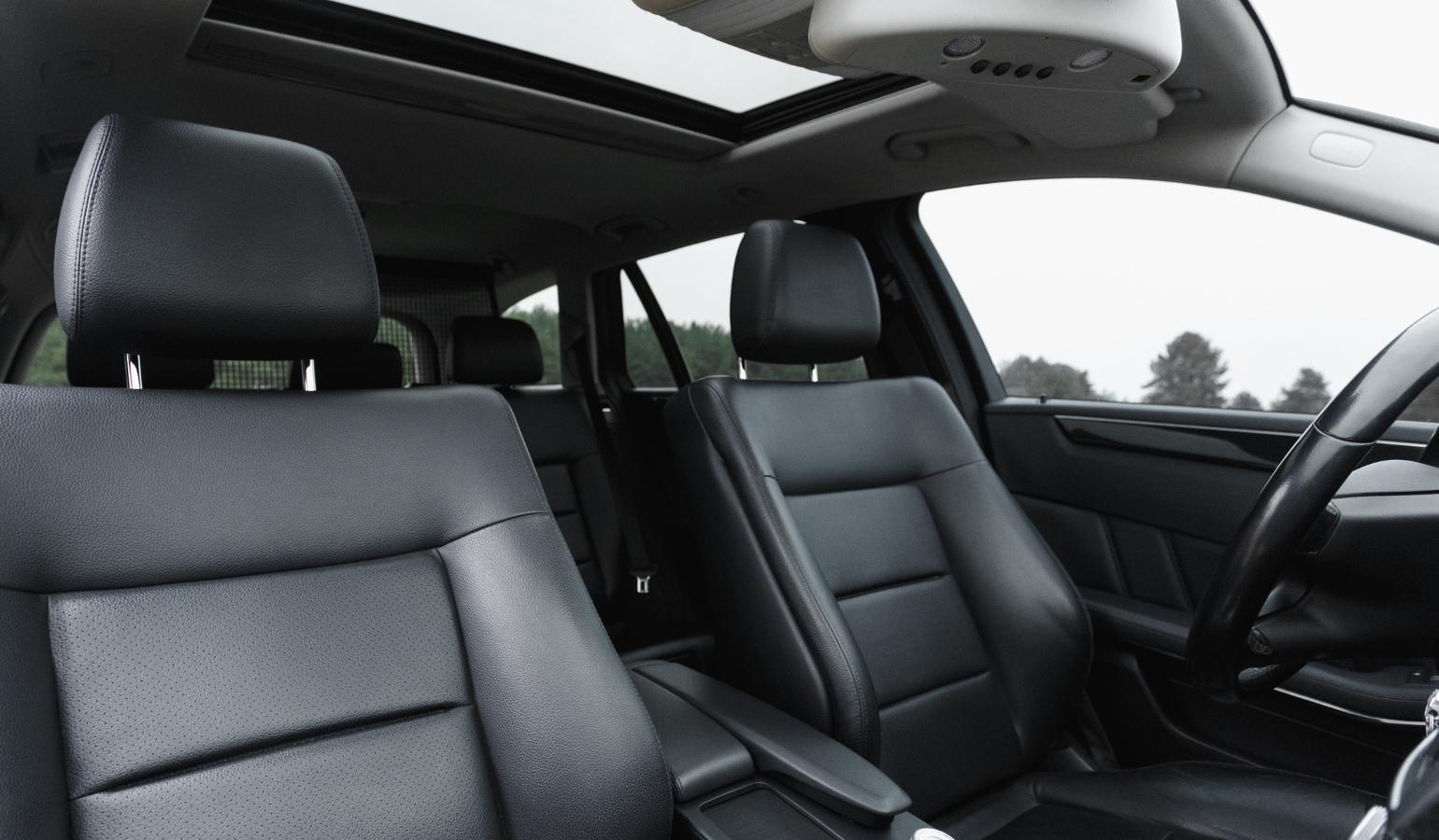 車の内装イメージ