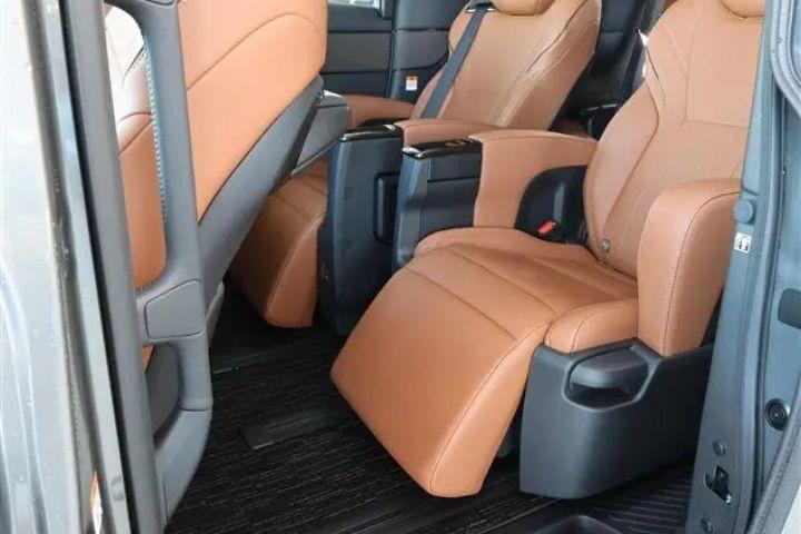 ヴェルファイア_キャプテンシート