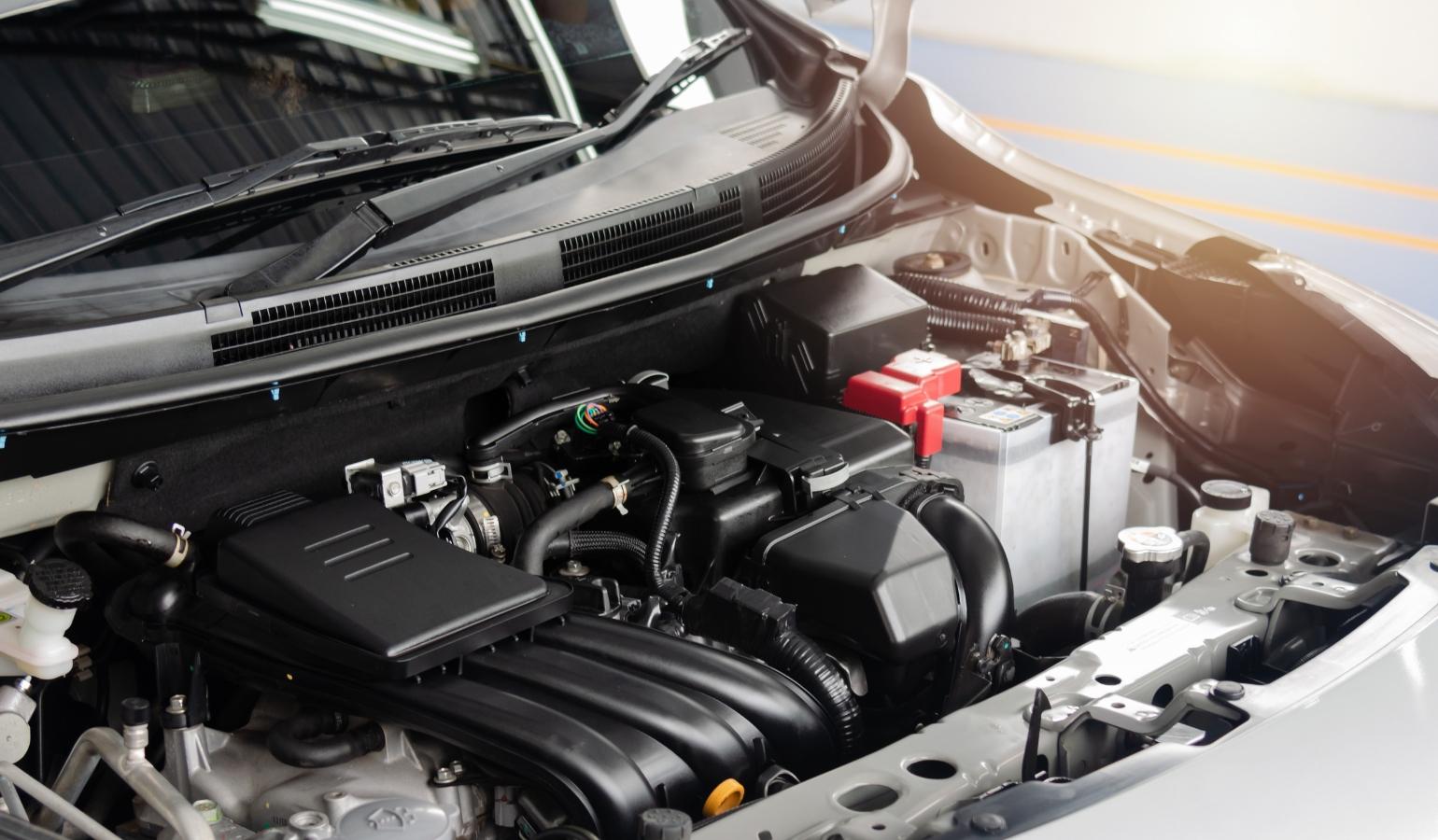 車のエンジンのイメージ