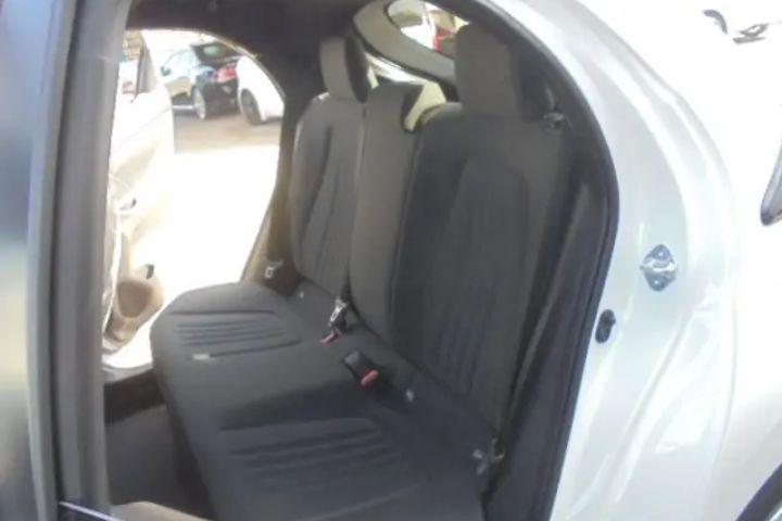 ヤリス_後部座席