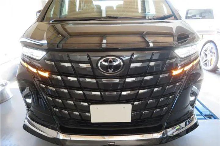 アルファードのグリル