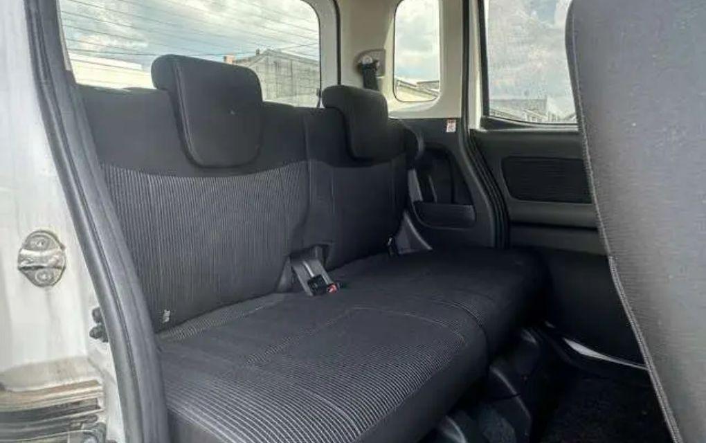 ルークスの車内