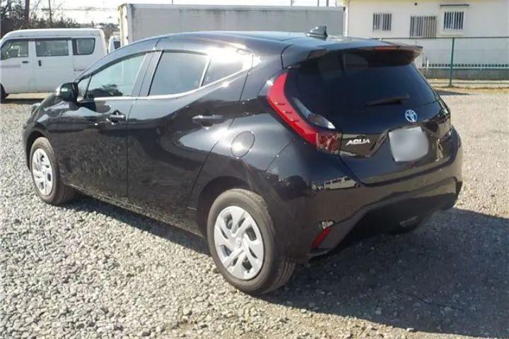 アクアの後ろ姿